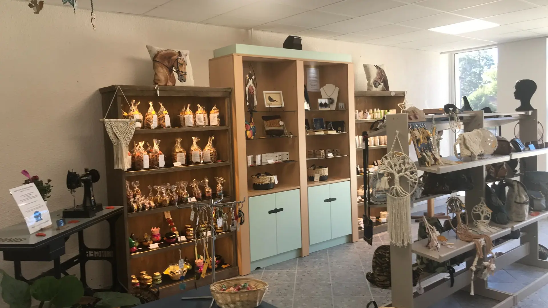 boutique-createurs-LeMondAgathe-saintjunien (3)