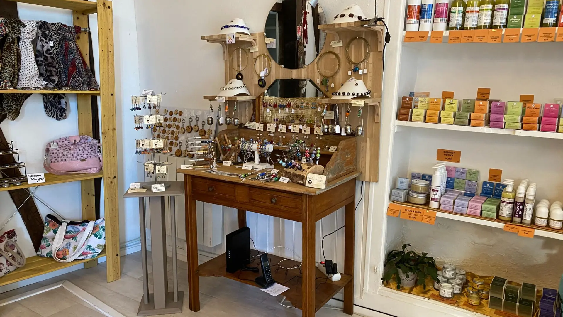 boutique-createurs-rochechouart-poltourisme (7)