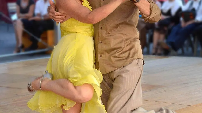 dance-661553_1280