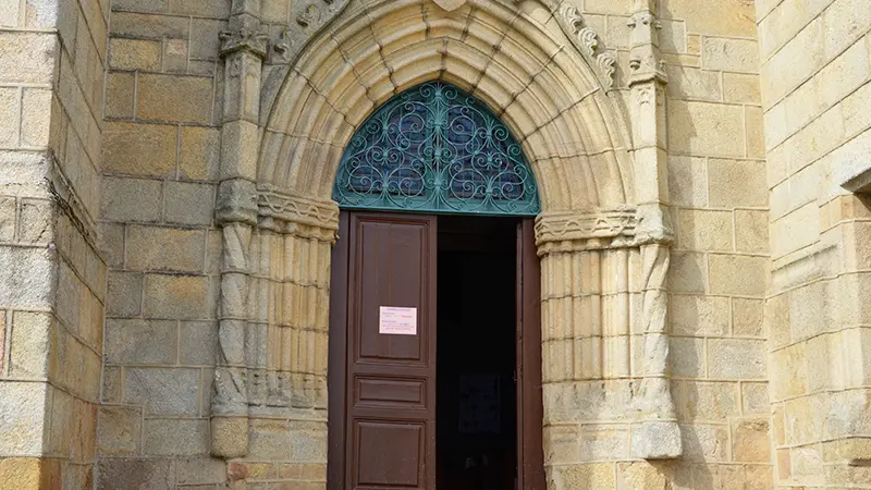 eglise-saint-jean-baptiste-nexon-portail-d-entree