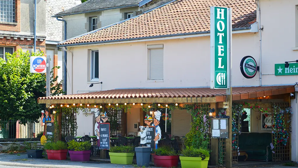 façade-hôtel-restaurant-lescale-gourmande_1