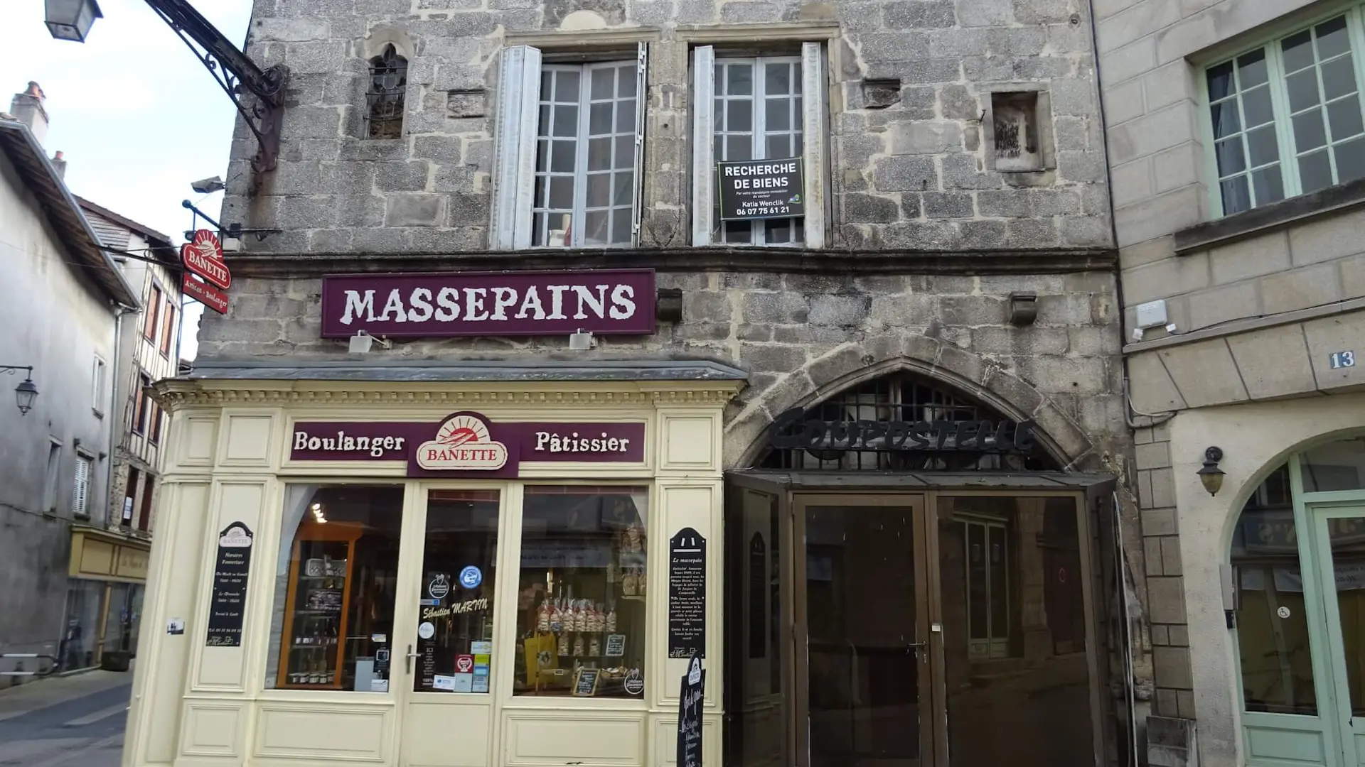 Place de la République et massepains à Saint-Léonard de Noblat