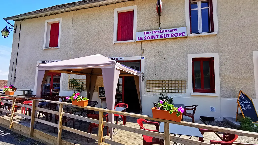 façade-terrasse-exterieure-restaurant-le-saint-eutrope_1