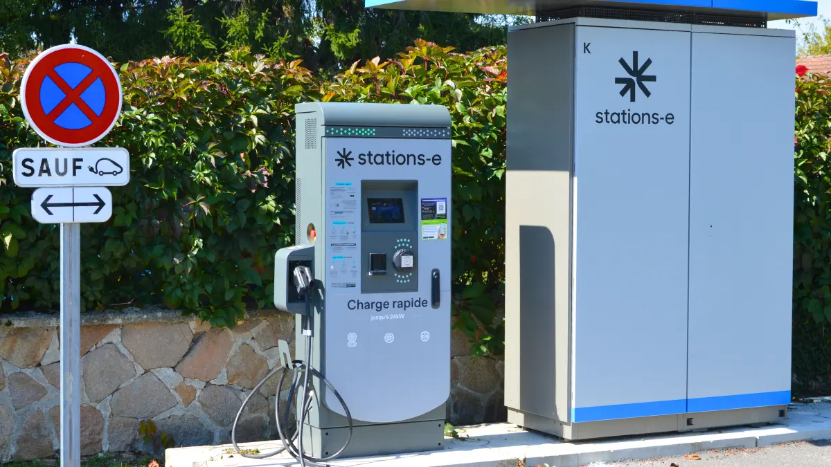 Borne de recharge pour véhicules électriques - Saint-Hilaire-les-Places