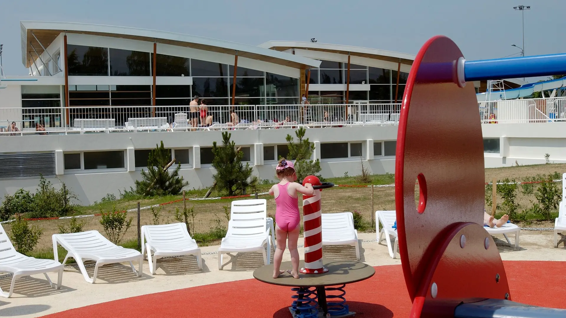 Piscine Saint-Junien, bassin, jeux, toboggan extérieur