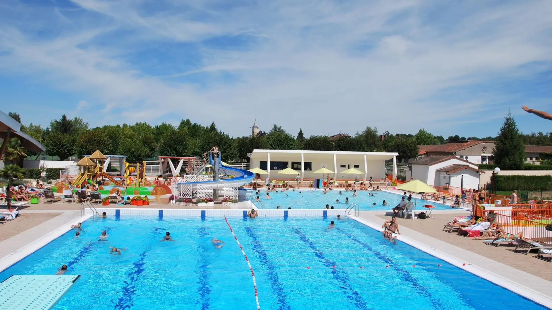 Piscine Saint-Junien, bassin extérieur