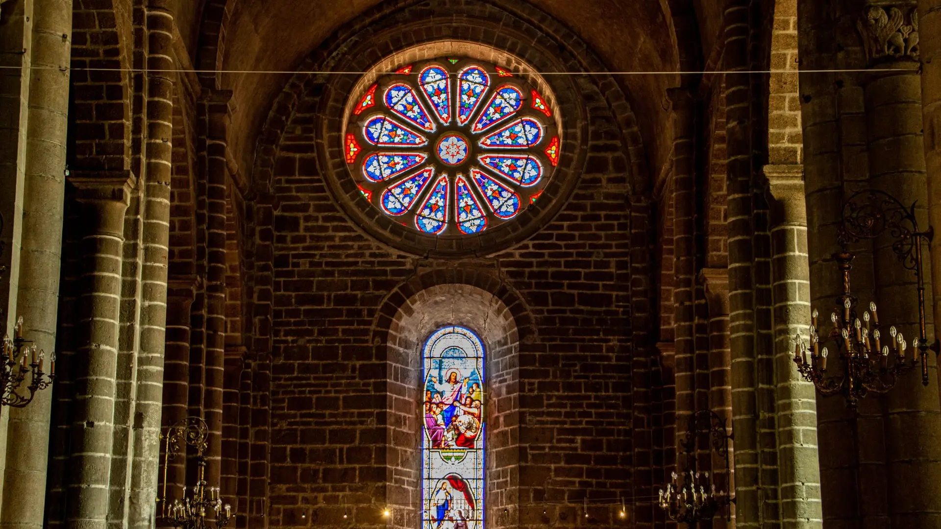 Collégiale Saint-Junien, rosace-vitrail