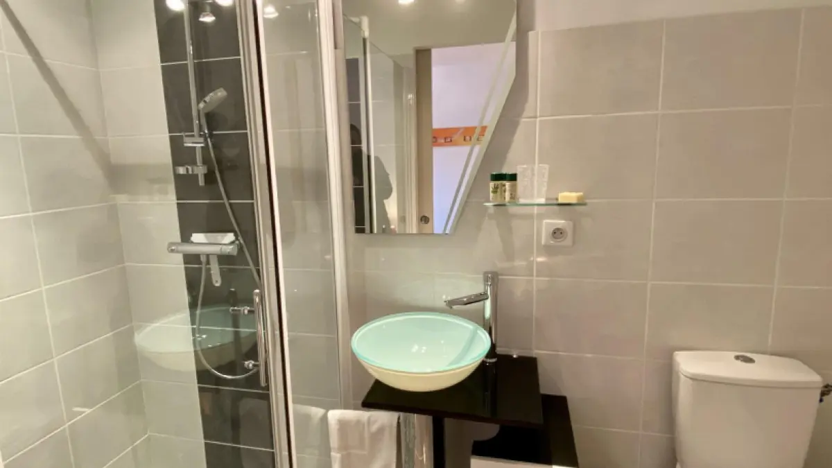 11G1949 - La Cave de Lami_10