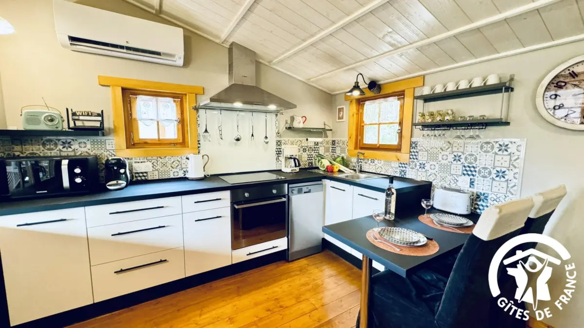 11G3204 - Le Chalet Romance_5