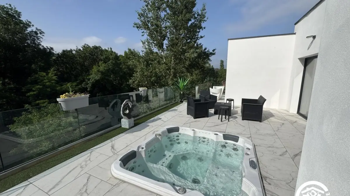 11G3518 - La Discrète_1