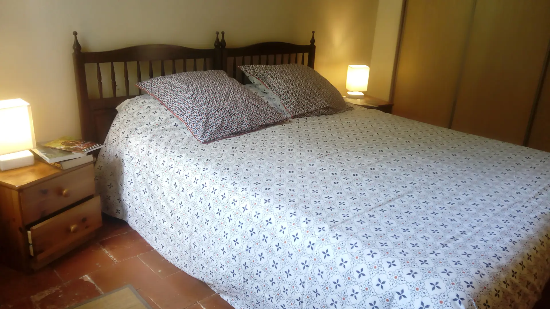 AU-COEUR-DE-RENNES-GITE-grande-chambre-grand-lit-double-2020