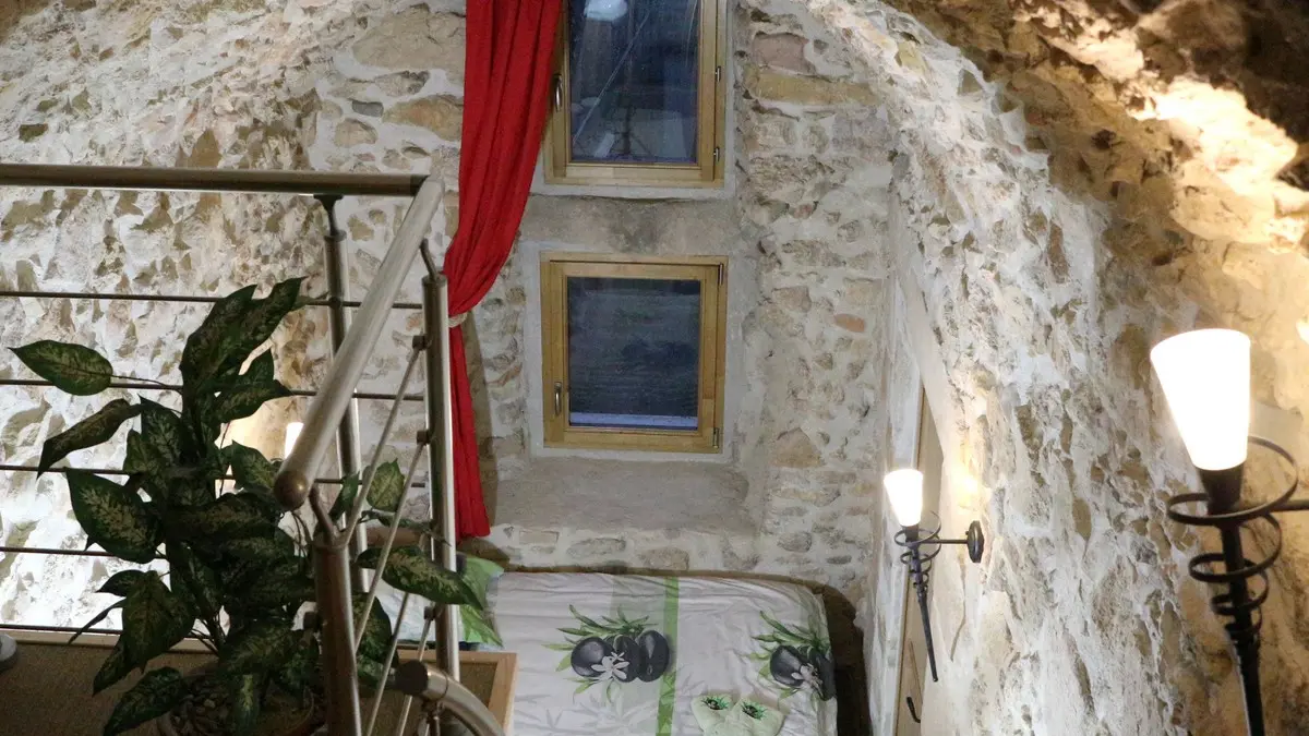 Au Château de Villelongue - Double Troglodyte