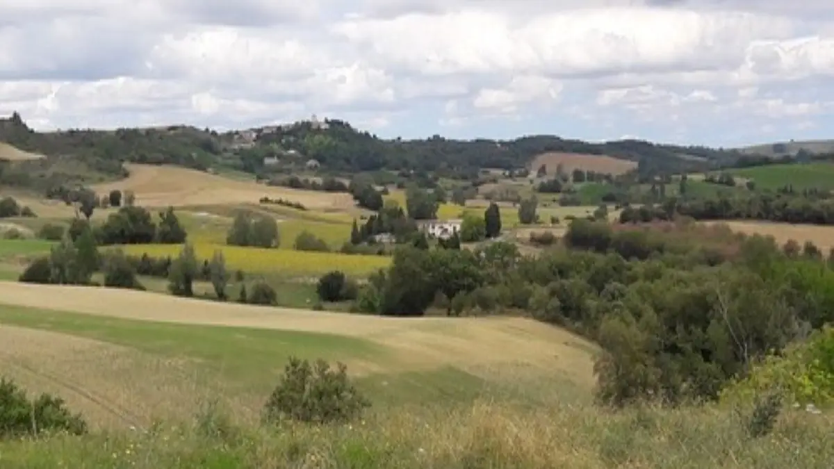 Esceuillens - LAFFONT - Gite du Mehnir vue de la campagne depuis les collines environnantes (1)