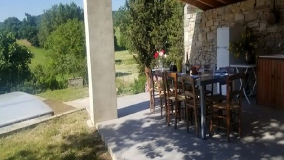 Esceuillens - LAFFONT - Gite du Mehnir cuisine d'été (20)