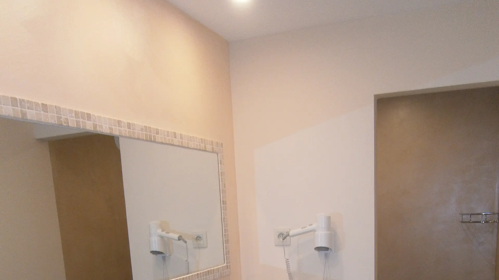 Gîte Les Oliviers SDB 2