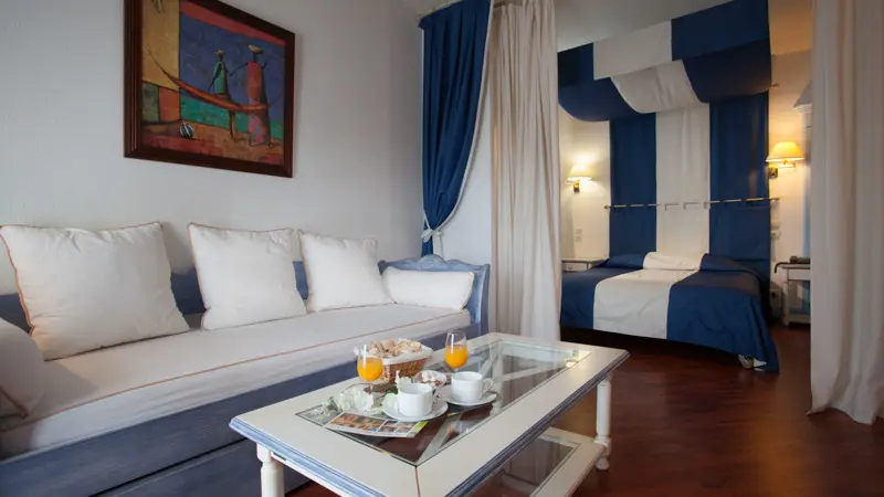 Grand hotel Moderne et pigeon-Limoux_12