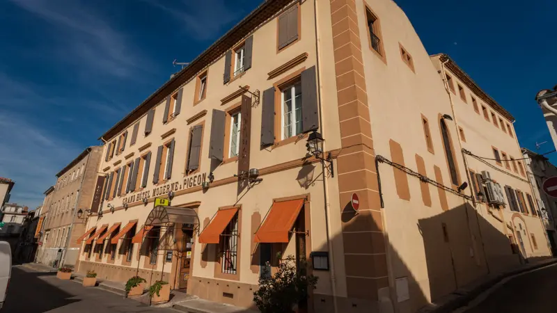 Grand hotel Moderne et pigeon-Limoux_14
