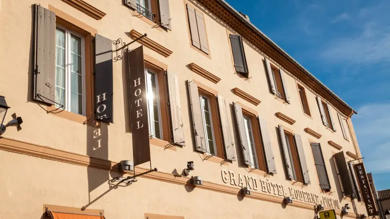 Grand hotel Moderne et pigeon-Limoux_15