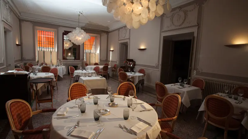 Grand hotel Moderne et pigeon-Limoux_16