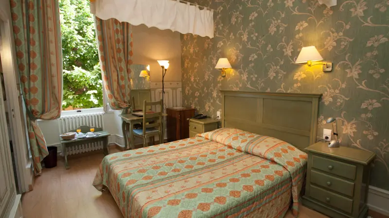 Grand hotel Moderne et pigeon-Limoux_3