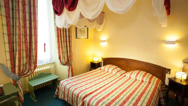 Grand hotel Moderne et pigeon-Limoux_4