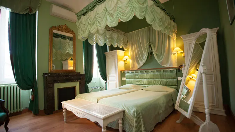 Grand hotel Moderne et pigeon-Limoux_5