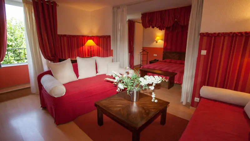 Grand hotel Moderne et pigeon-Limoux_9