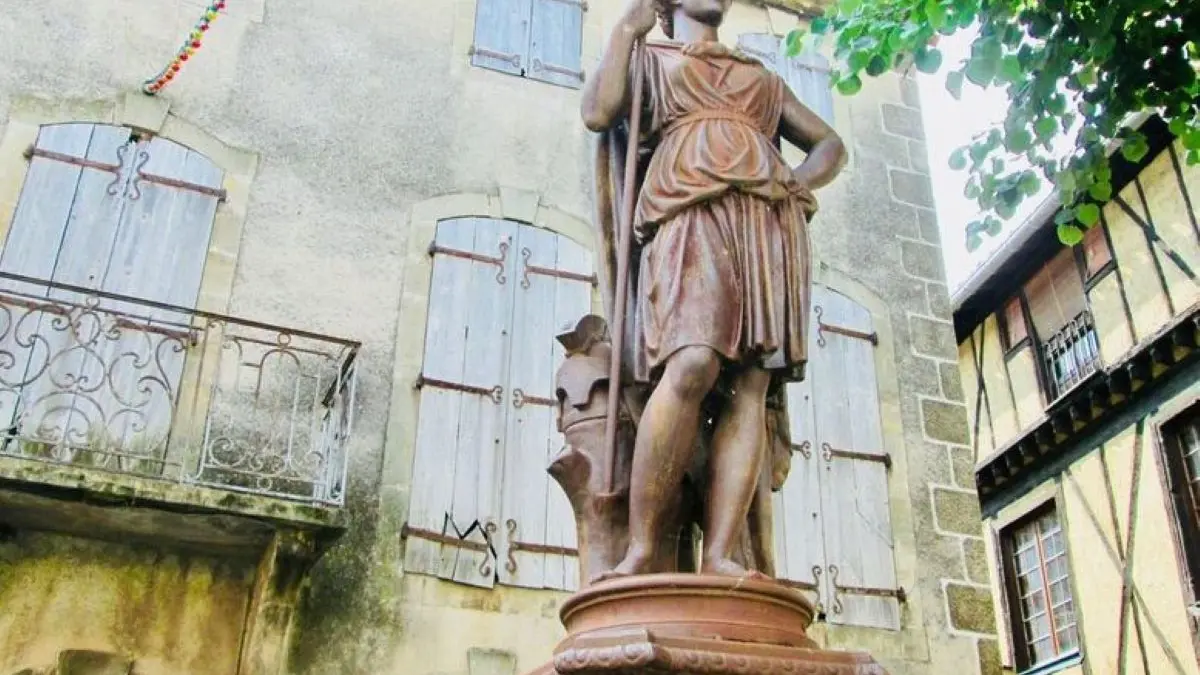 HLO - ALET - Stevenson - statue place