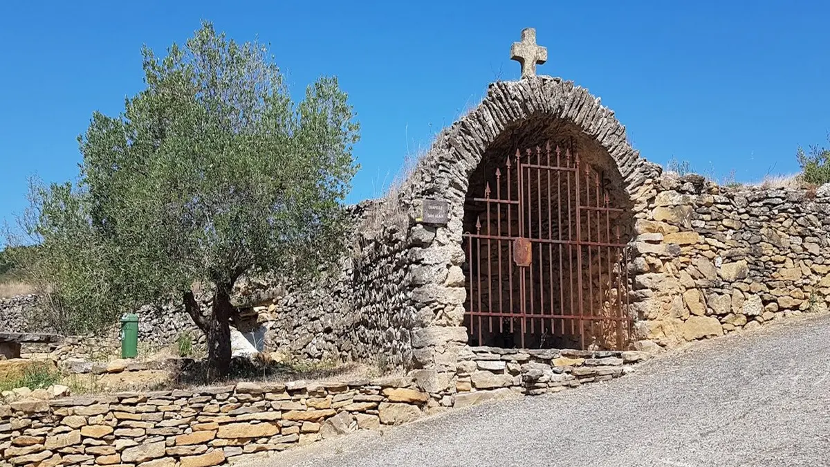 HLO - COUSTAUSSA - TOURNIER - vue sur la chapelle