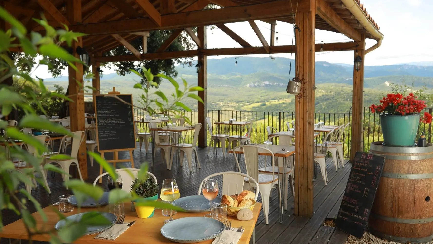 L'Escondida-Restaurant-Rennes Le Château-Terrasse-Cuisine Maison