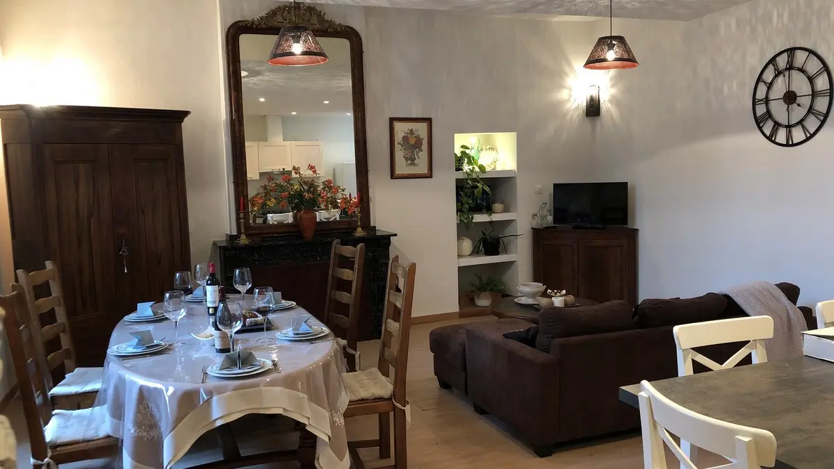 PHOTO 9 SALON TABLE MISE