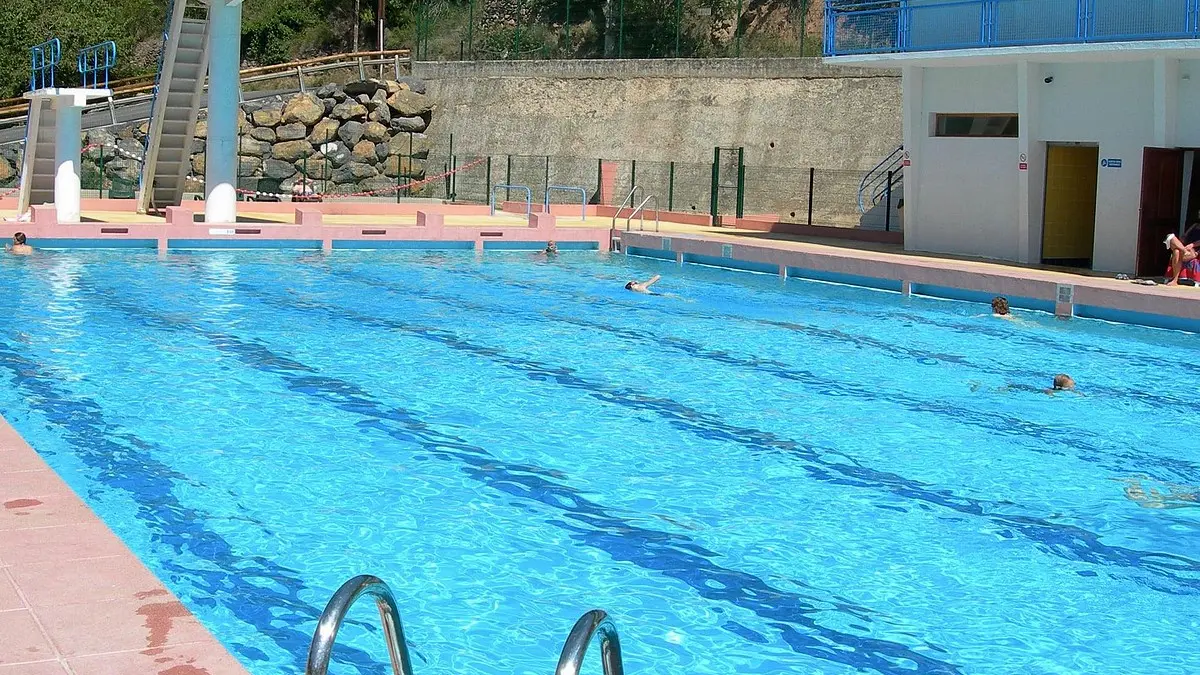 PISCINE D'EAU MINÉRALE