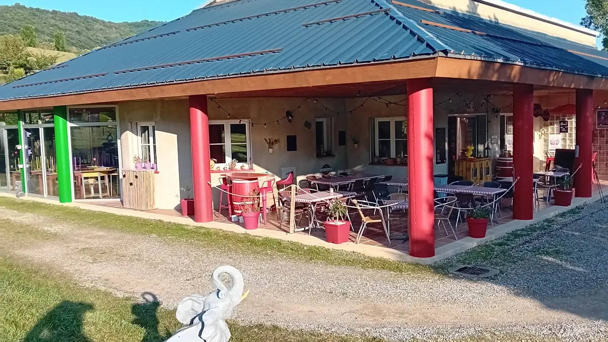 bugarach-2023-06-maison-nature-randonnee-accueil