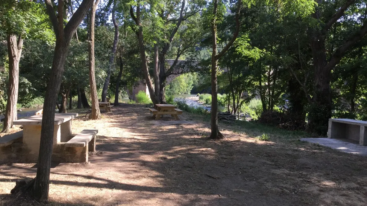 l'île tables de pique niques