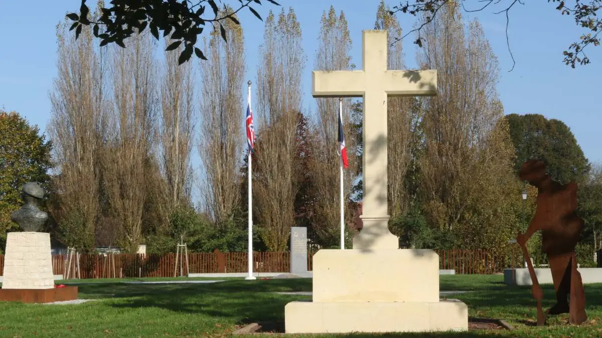 Croix du sacrifice - MUSÉE DE LA BATTERIE DE MERVILLE 14