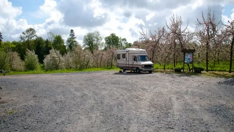 Camping-car-bruyeres-carre-moyaux-calvados-normandie-02-568x377