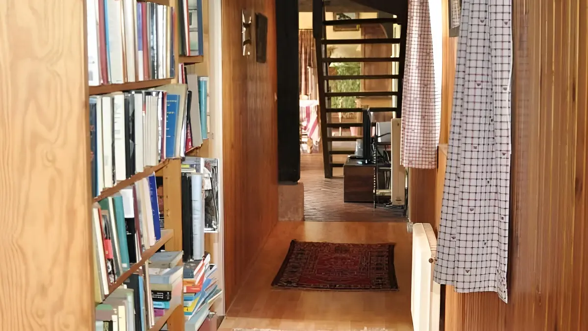 Ferme du Château Gite au Pin Chez Rebecca Whitehead Couloir