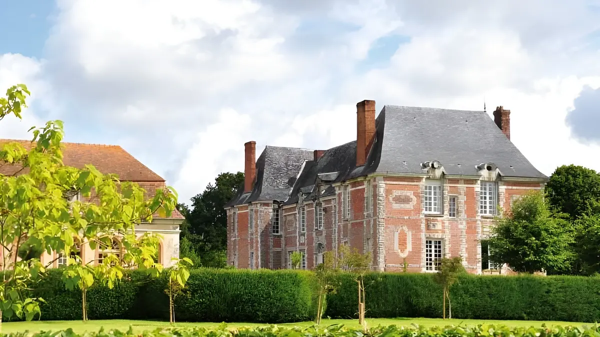 Ferme du Château Gite au Pin Chez Rebecca Whitehead chateau