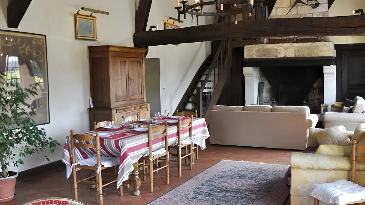Ferme du Château Gite au Pin Chez Rebecca Whitehead salle a manger