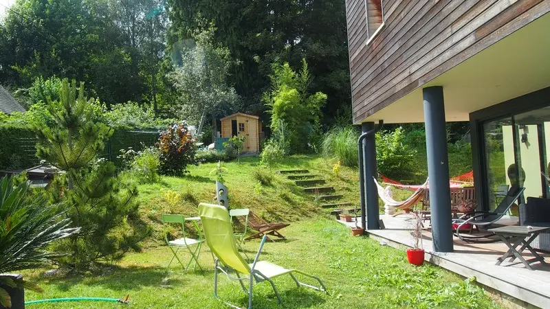 Françoise et Jean-François Motté Chambre d'hôtes à Lisieux Jardin avec hamac