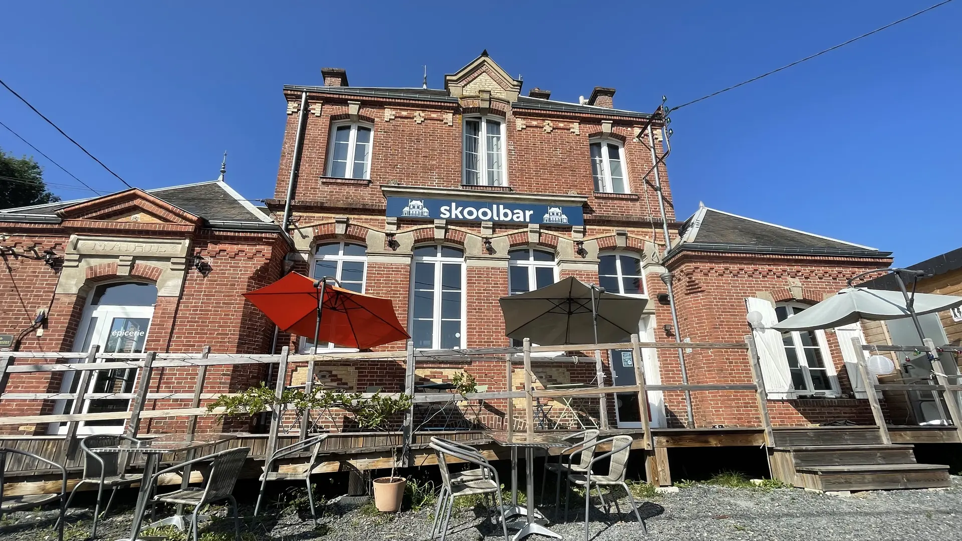 Façade Skool Bar