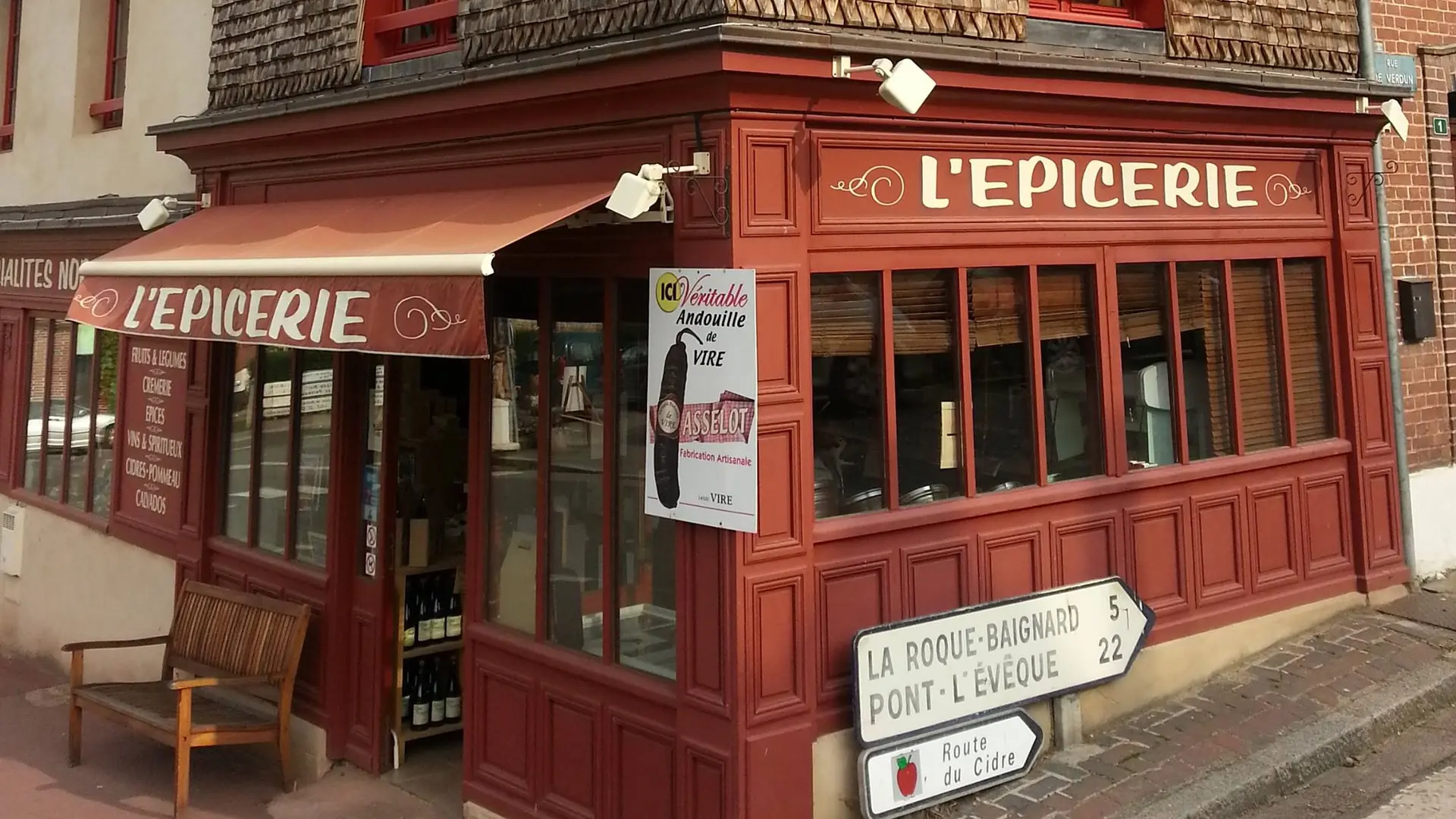 L'épicerie de Cambremer extérieur - Au rendez-vous des Normands