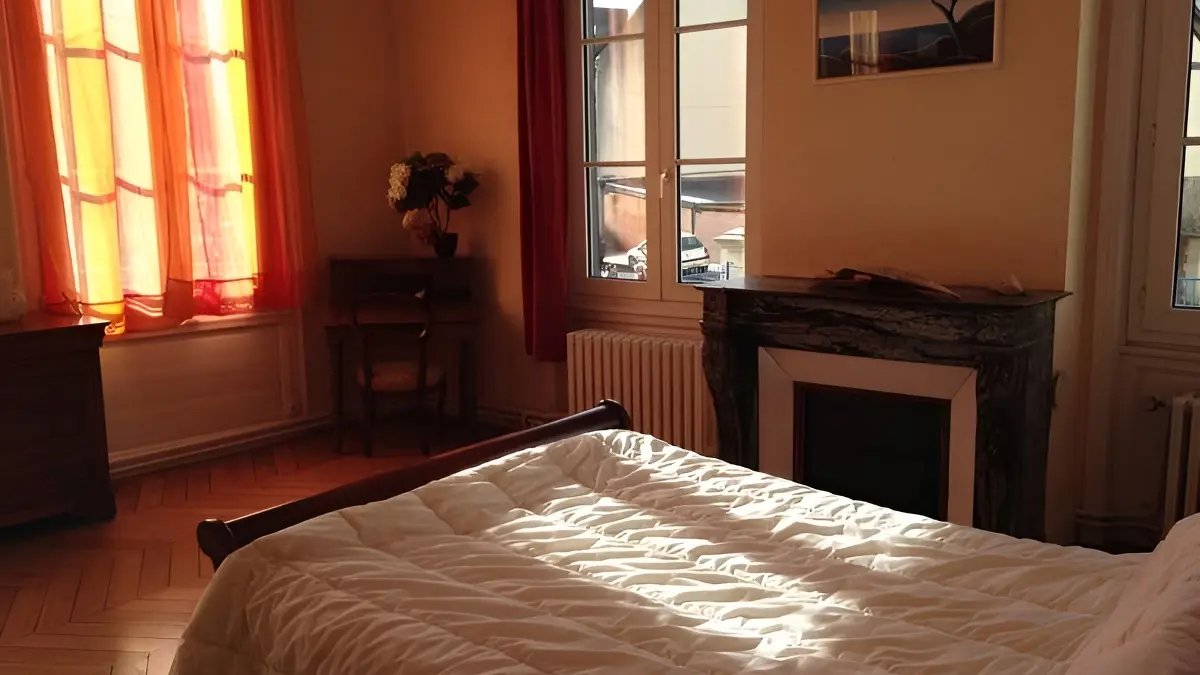 Marie-Paule-et-Thierry-Briand-chambre-d-hotes-centre-ville-de-Lisieux-chambre