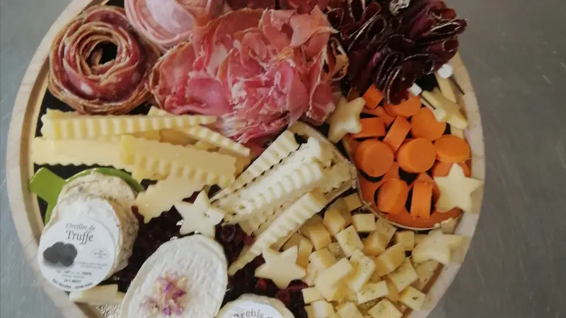 plateau fromages et charcuterie