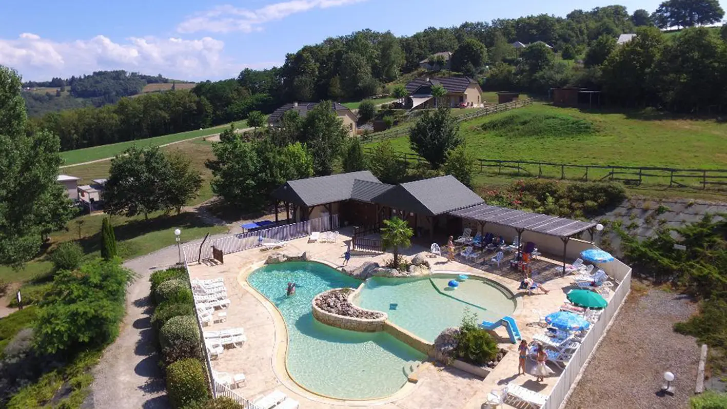 gite_domaine_le_chapelle_correze_piscine_tourisme_vincent_bouvier