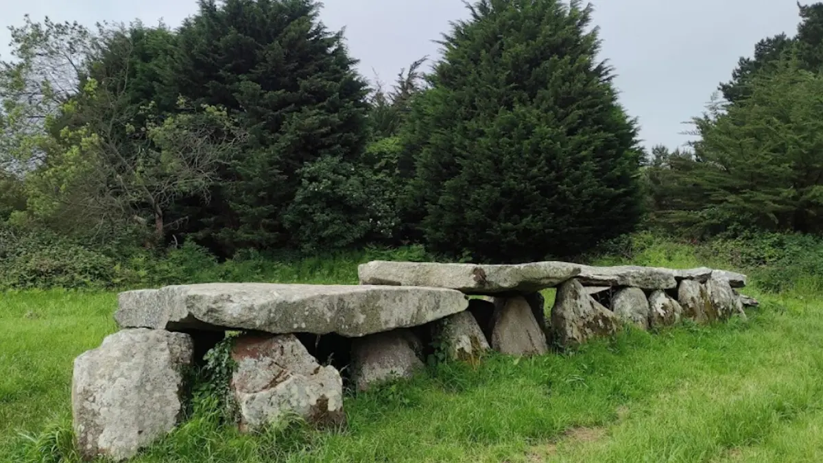 Allée couverte de Prajou-Menhir, Trébeurden, Côtes d'Armor