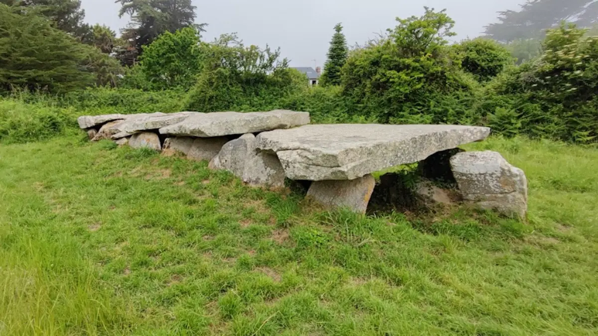 Allée couverte de Prajou-Menhir, Trébeurden, Côtes d'Armor