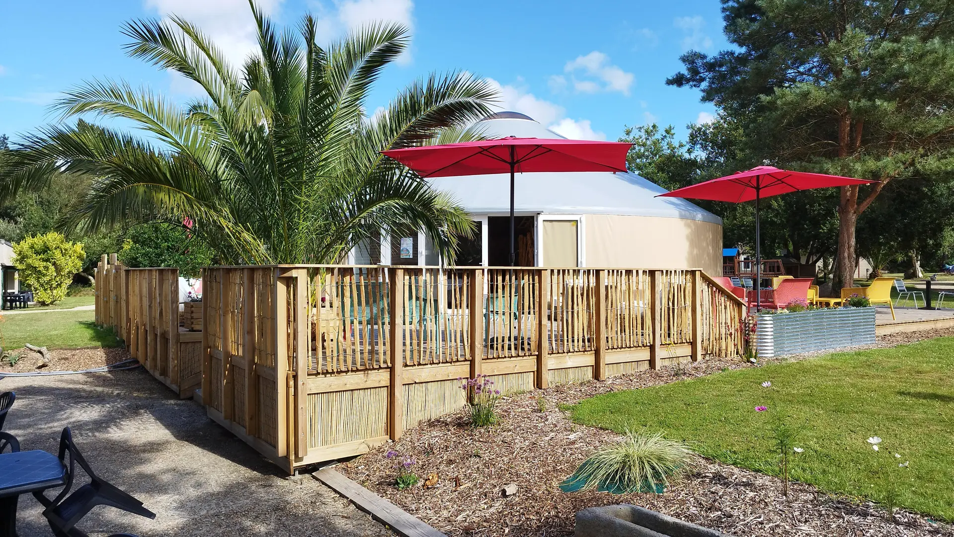 Salle de réception + terrasse commune