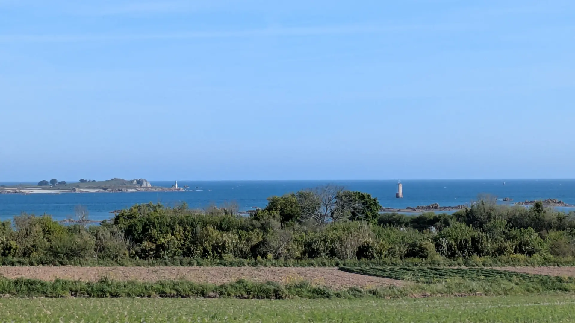 vue mer Kerbors - phare de la corne