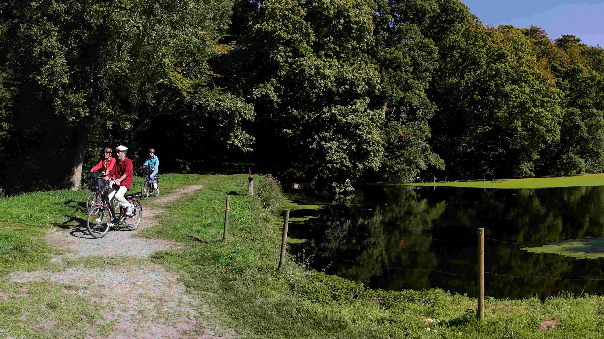 A vélo sur LTC campagne-château Tonquédec ©Alex Kozel (17)